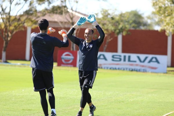 Azcona contó el secreto para atajar penales