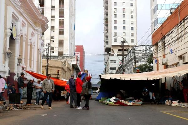 Conflicto campesino regresa a las calles de Asunción
