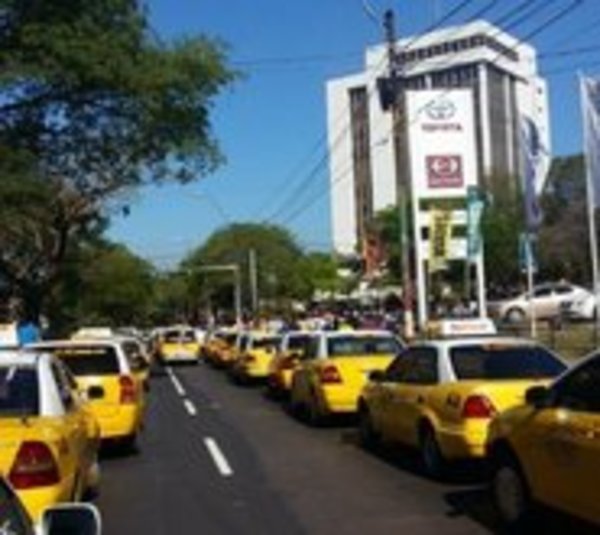 Taxistas anuncian nueva movilización para este martes - Paraguay.com