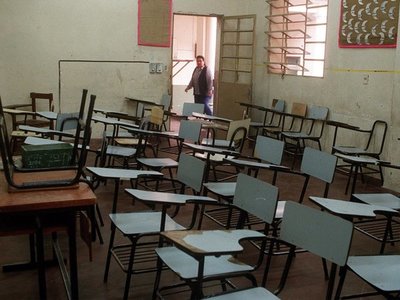 Fenaes: Por "incompetencia" de Petta vuelven a clases sin maestros