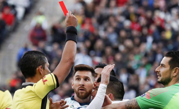 HOY / Piden anular la tarjeta roja a Lionel Messi
