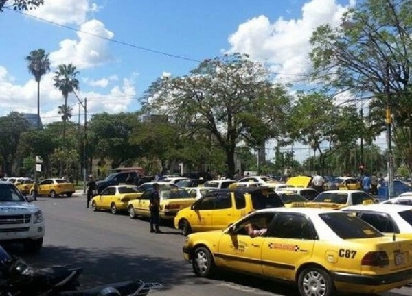 Taxistas vs MUV y UBER: "No es la aplicación, son los conductores" | Noticias Paraguay