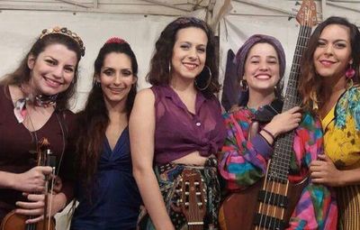 Show femenino en la Manzana