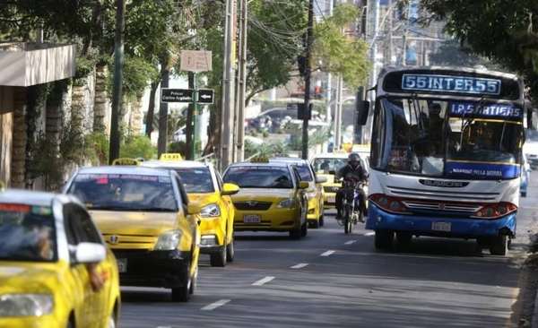 HOY / Taxistas se apoderan de Asunción y cierran los cruces más transitados