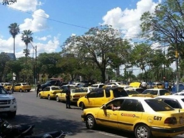 Taxistas coparán Asunción y CDE en protesta contra Uber