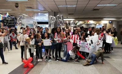 HOY / Reciben con honores compatriota destacada en mundial de patinaje