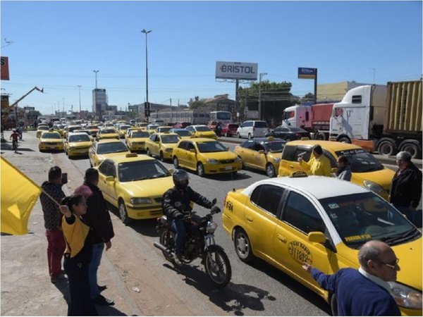 Taxistas inician movilización contra MUV y Uber en Asunción