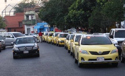 HOY / Policía se lava las manos y deja circular a taxistas: “Solo van a salir a recorrer”