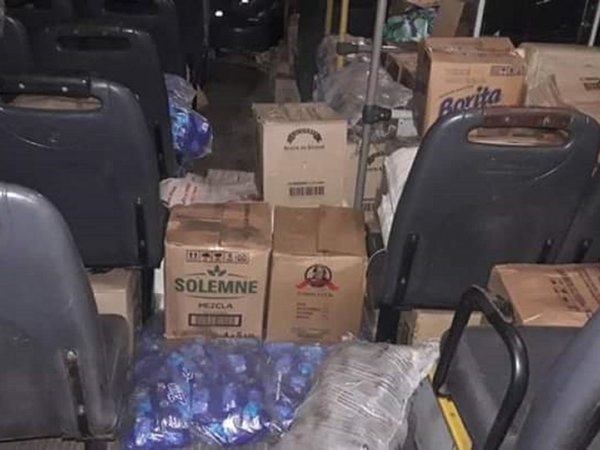 Interceptan colectivo repleto de mercaderías de contrabando