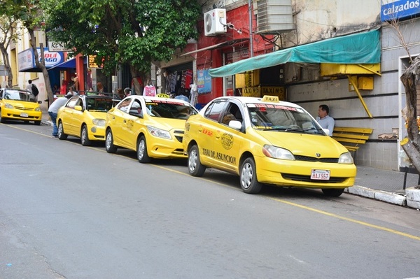 Edil confirma que taxistas no pagan por usar espacio público en paradas