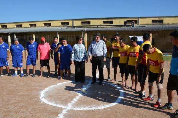 Inician temporada de torneo de fútbol en Penitenciaría Industrial Esperanza - .::RADIO NACIONAL::.