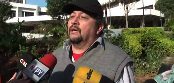 "Salí de acá zurdo", respuesta de un taxista al reclamo de un ciudadano | Noticias Paraguay