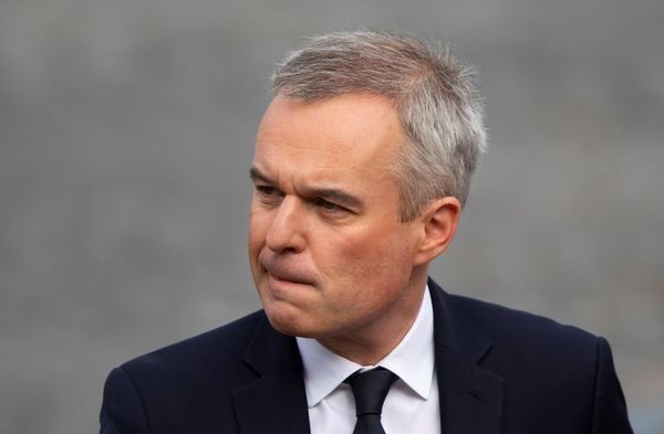 Dimite ministro francés inmerso en escándalo de gastos fastuosos - Mundo - ABC Color