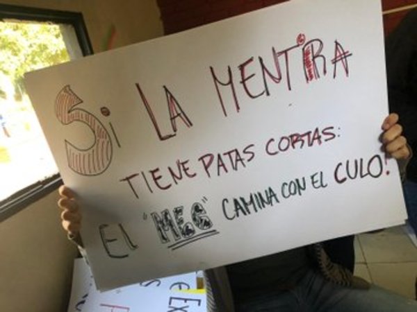 Estudiantes del Colegio Técnico Nacional bloquearon la Avenida Mariscal López » Ñanduti