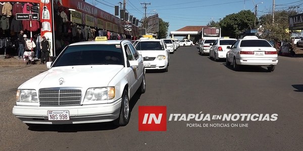 TAXISTAS DE ENCARNACIÓN SE MOVILIZARON EN CONTRA DE UBER Y MUV