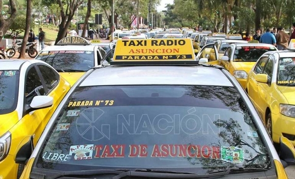 HOY / Impreciso acuerdo: taxistas levantan medida por ahora y harán "caza' de Uber y Muv