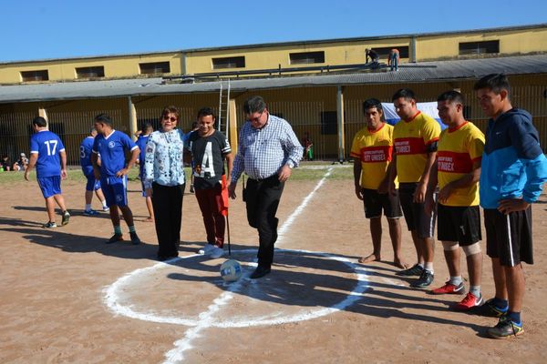 Organizan torneo de fútbol entre internos del Pabellón Esperanza