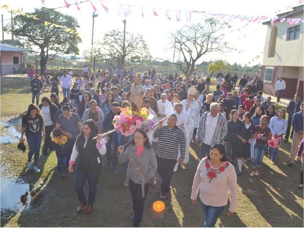 Carmelo Peralta celebra la fiesta de la Virgen del Carmen