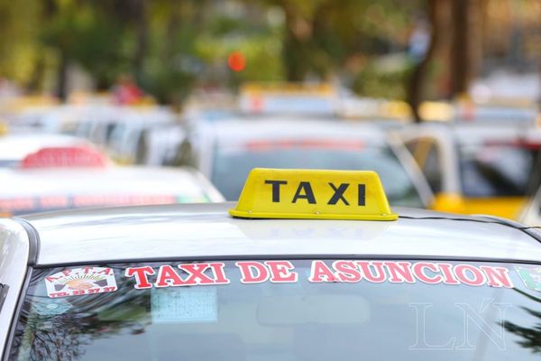 Conductor de UBER denunció ser acorralado por taxistas en la Terminal