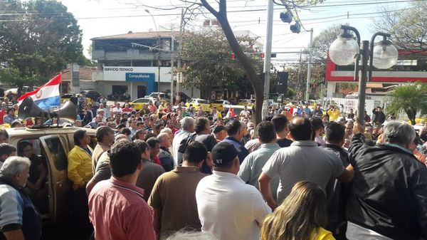 Nenecho Rodríguez: "Taxistas no pueden imponerse. El ciudadano debe elegir" » Ñanduti