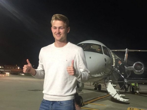 De Ligt llega a Turín para firmar con Juventus