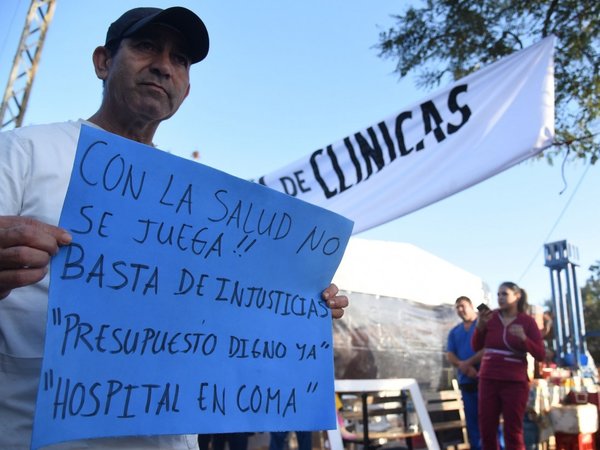 En el segundo día de huelga en Clínicas, siguen sin respuestas de Hacienda