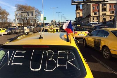 Chofer de Uber agredido por taxistas dice que la PMT se hizo de la vista gorda » Ñanduti