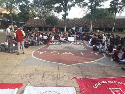 Estudiantes tildan de “incompetente” a Petta por falta de docentes en aulas - Nacionales - ABC Color