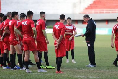 Cáceres toma el mando - Fútbol - ABC Color