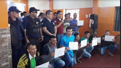 Internos del penal regional de Pedro Juan Caballero finalizaron curso de peluquería - Churero.com