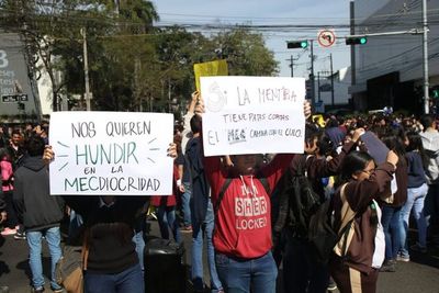 Estudiantes anuncian nueva movilización en reclamo de docentes calificados