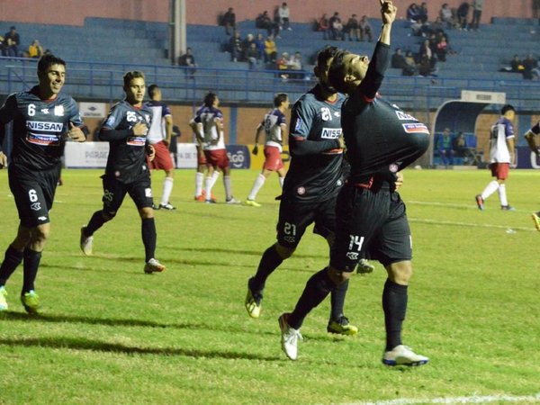 River Plate remonta ante un buen Hayes y se cita con el 3 de Febrero