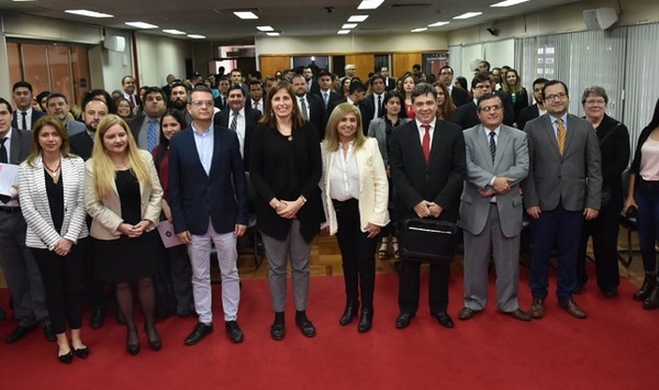 Lanzan competencia de derecho y anticorrupción para estudiantes