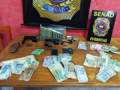 ALLANAN VIVIENDA EN BUSCA DE DROGAS PERO SOLO ENCUENTRAN ARMAS DE FUEGO Y DINERO
