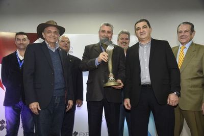 Premio a Villamayor por mejor stand, ¿y en seguridad? - Nacionales - ABC Color