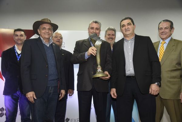Premio a Villamayor por mejor stand, ¿y en seguridad? - Nacionales - ABC Color