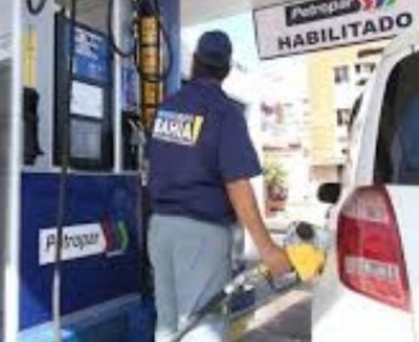 Ni gua’uhápe va  a bajar el precio  de combustible