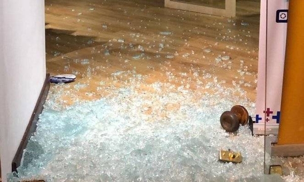 HOY / Hinchas atacan tienda en Luque y roban celulares por G. 30 millones