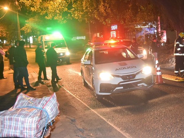 Motociclista muere tras chocar contra un árbol en Mariscal López