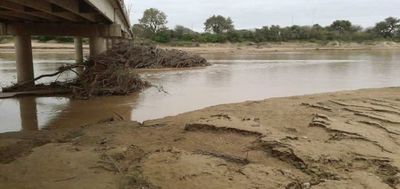 Urgen la limpieza de canal del río Pilcomayo para evitar inundaciones - Interior - ABC Color