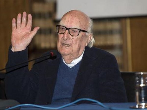 Fallece el escritor italiano Andrea Camilleri a los 93 años de edad