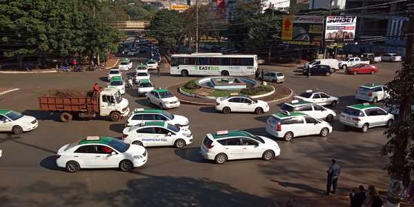 Tras movilización, taxistas dicen que están abiertos a una mesa de negociación