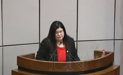 HOY / Llanes jura como ministra de la Corte