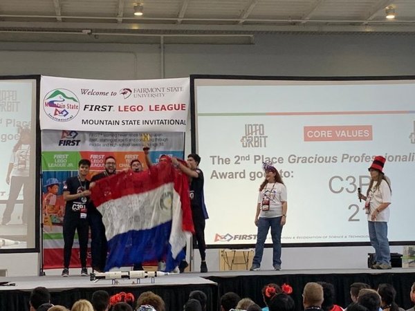 JÓVENES PARAGUAYOS SE ALZARON CON PREMIO DE ROBÓTICA EN EEUU