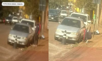 Cuidacoches copan calles del microcentro de CDE y hasta desinflan ruedas de vehículos
