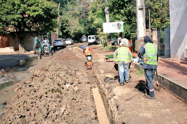 Essap inició obras en la red cloacal en el barrio Ykua Satí | .::Agencia IP::.