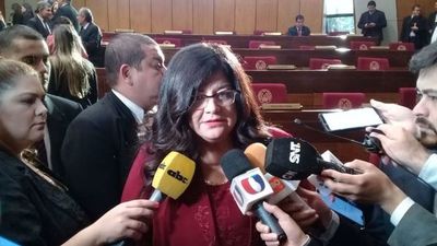 Tras rabona y más de una hora de retraso, nueva ministra de Corte juró - Nacionales - ABC Color