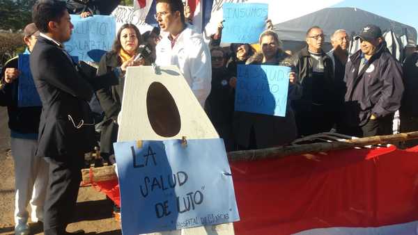 Tercer día de huelga en Clinicas » Ñanduti