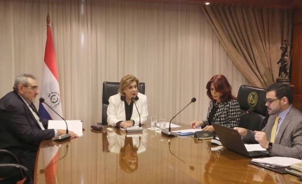 HOY / Ministro ausente y nueva ministra rechazan el plan de sus colegas de ocultar sesiones