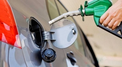 HOY / Pese a baja del dólar, precio del combustible y del gas no cambiarán